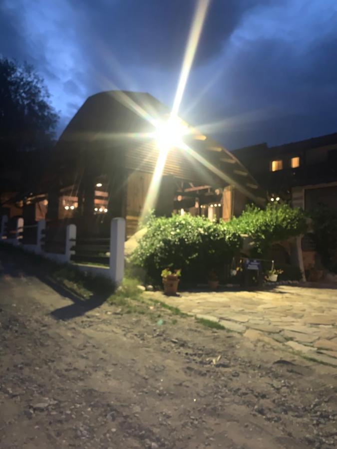 No Comment Rustic Ξενοδοχείο Curtea de Argeş Εξωτερικό φωτογραφία